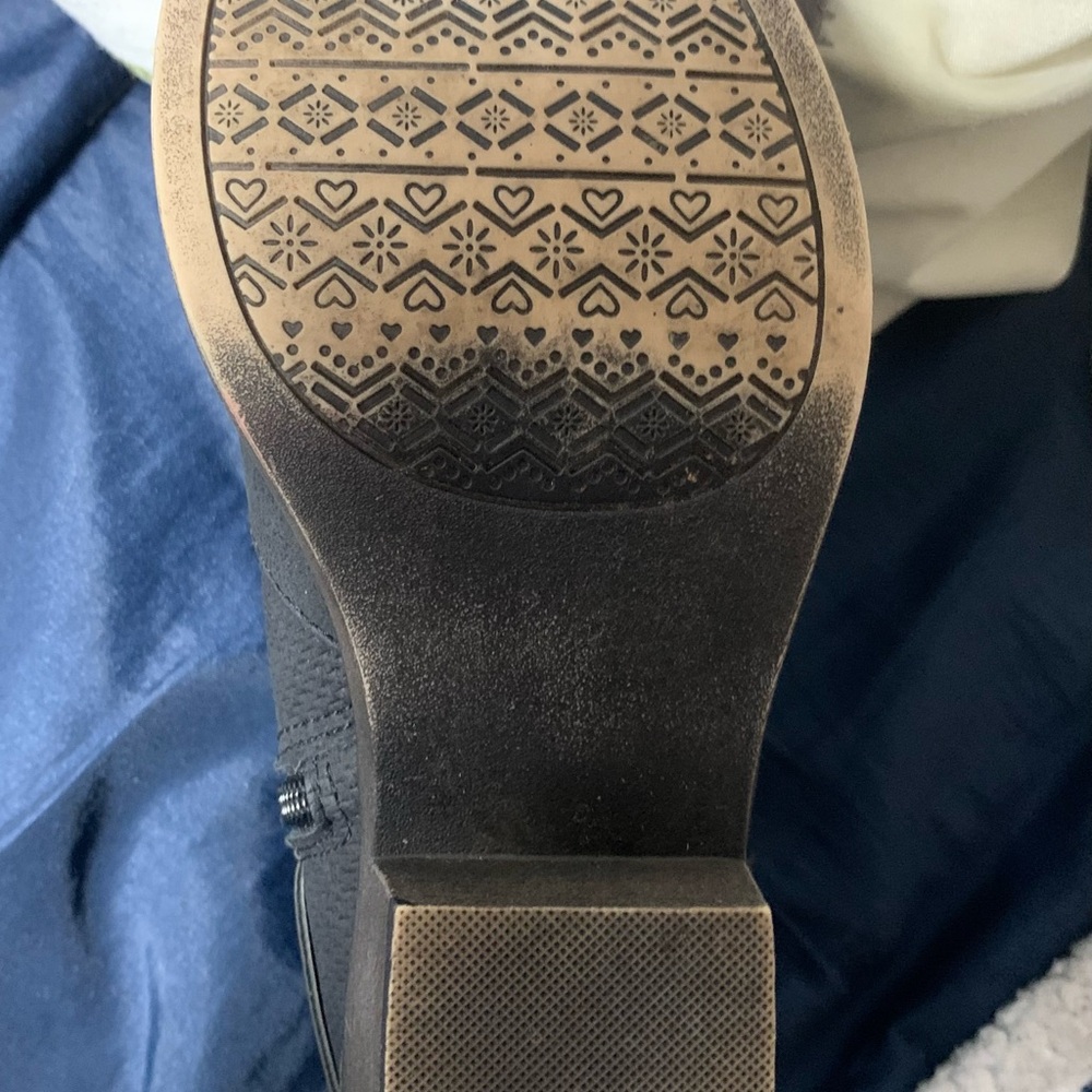 SALE—SO Boots Size 6 - Picture 6 of 10
